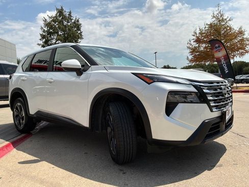 Used 2025 Nissan Rogue SV AWD/4WD image 4