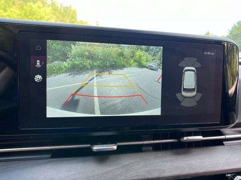 Used 2024 Kia Carnival EX FWD image 20