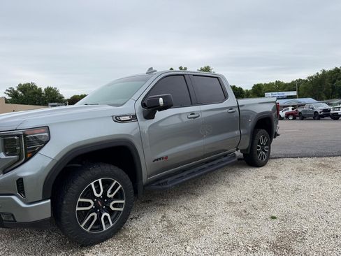 Used 2023 GMC Sierra 1500 AT4 w/ Technology Package AWD/4WD image 2