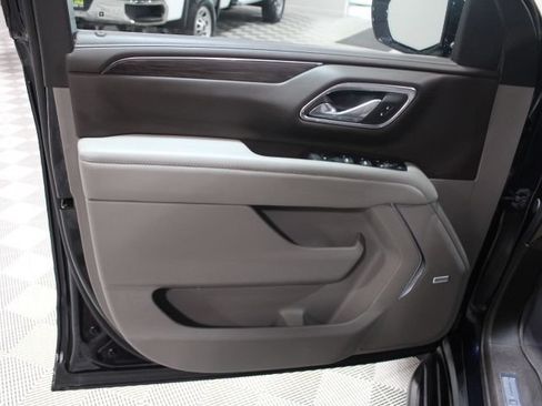 Used 2023 Chevrolet Suburban LT w/ Luxury Package AWD/4WD image 18