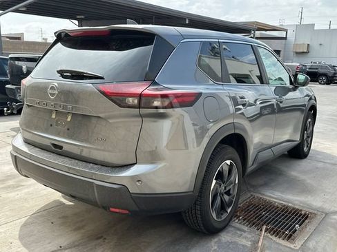 Used 2025 Nissan Rogue SV AWD/4WD image 4