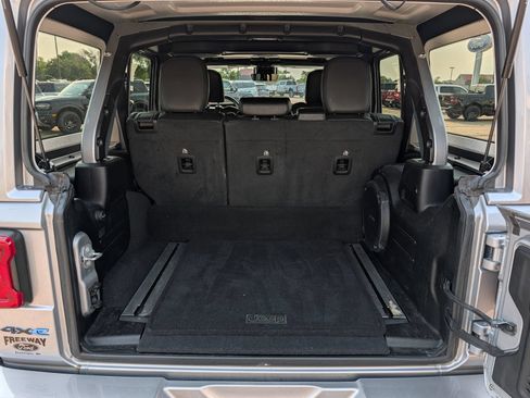 Used 2021 Jeep Wrangler Unlimited Sahara AWD/4WD image 14