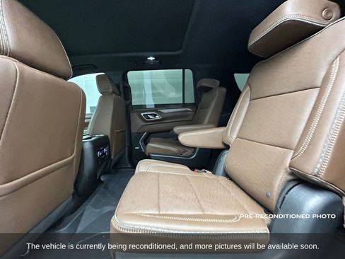 Used 2023 Chevrolet Suburban High Country image 12