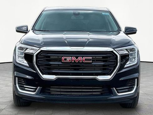 Used 2024 GMC Terrain SLE FWD image 2