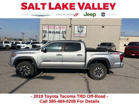 Used 2019 Toyota Tacoma TRD Off-Road image 2
