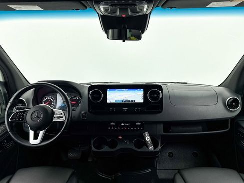 Used 2024 Mercedes-Benz Sprinter 2500 image 38