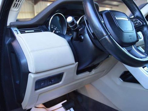 Used 2016 Land Rover Range Rover Evoque SE image 30