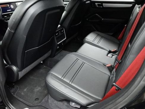 Used 2022 Porsche Cayenne Platinum Edition AWD/4WD image 15