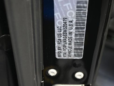 Used 2025 Jeep Wrangler Sport image 15