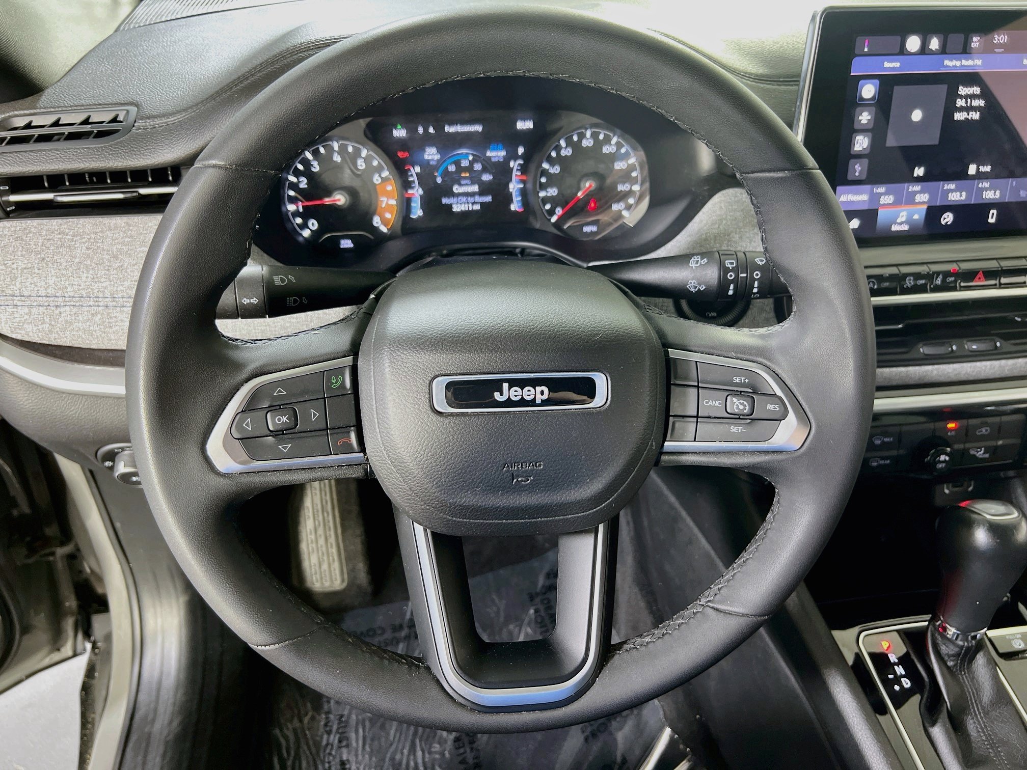 Used 2023 Jeep Compass Latitude AWD/4WD image 11
