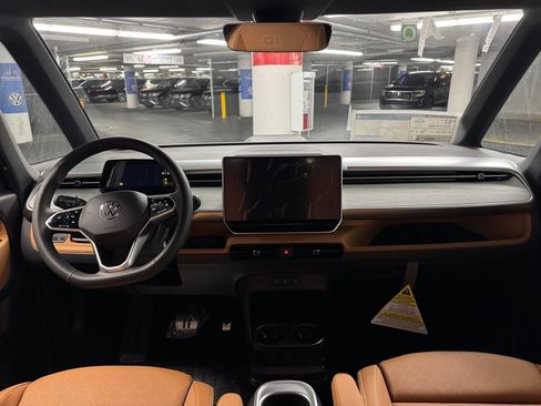 New 2025 Volkswagen ID. Buzz Pro S image 5