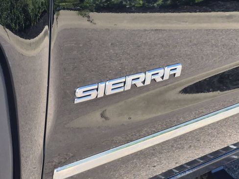 Used 2018 GMC Sierra 1500 SLT w/ Black Pack AWD/4WD image 13