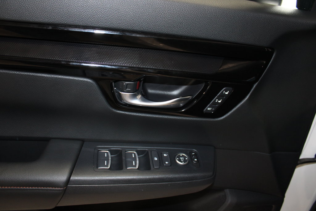 Used 2025 Honda CR-V Sport Touring image 6