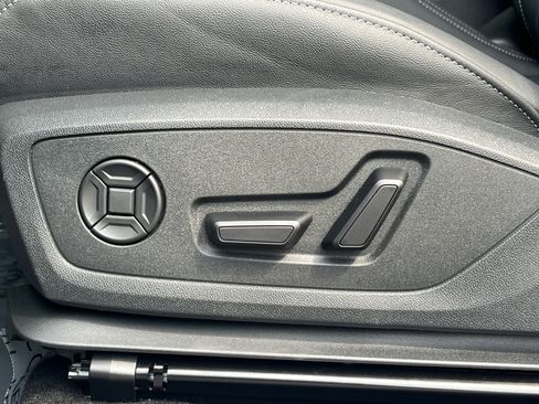 Used 2025 Audi Q4 e-tron Premium Plus image 21