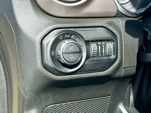 Used 2020 Jeep Gladiator Sport w/ Quick Order Package 24S image 11