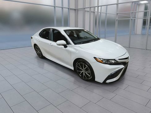 Used 2024 Toyota Camry SE FWD image 2
