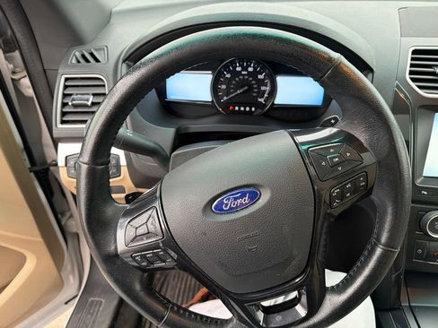 Used 2016 Ford Explorer XLT w/ Equipment Group 202A AWD/4WD image 12