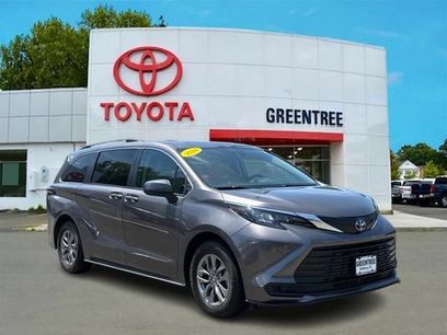 Certified 2024 Toyota Sienna LE w/ LE Plus Package