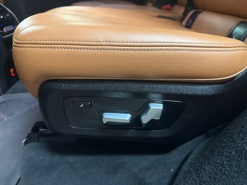 Used 2022 BMW X7 xDrive40i w/ Premium Package AWD/4WD image 30