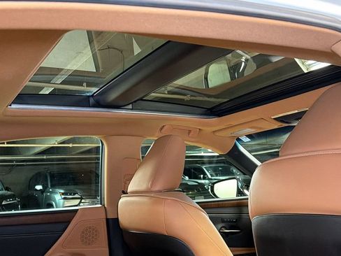 Certified 2023 Lexus ES 350 w/ Premium Package image 12