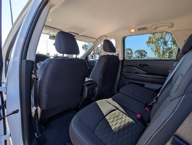Used 2026 Nissan Pathfinder SV FWD image 15