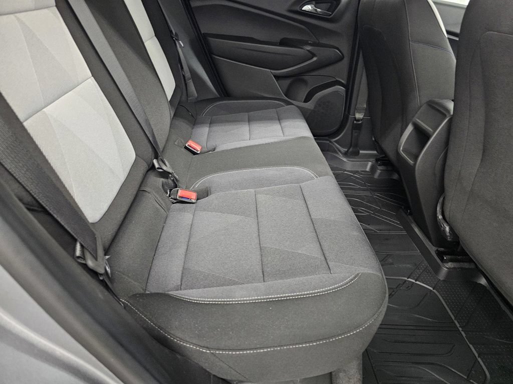Used 2026 Chevrolet Trax LS w/ LS Convenience Package FWD image 23