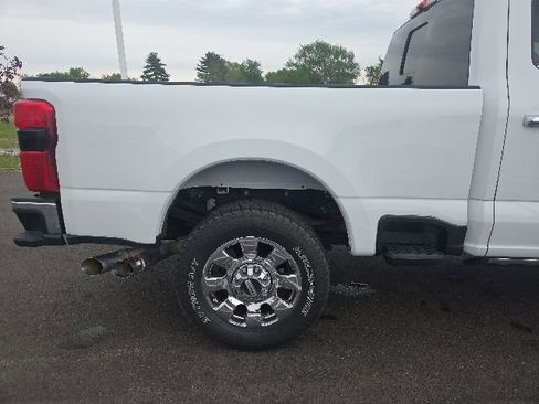 Used 2024 Ford F350 Lariat w/ Lariat Ultimate Package AWD/4WD image 7
