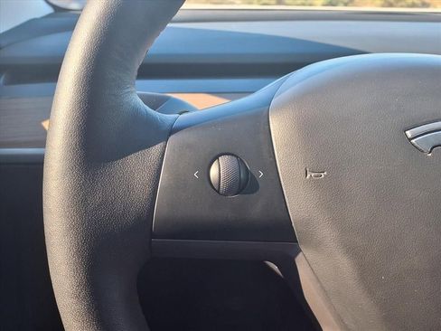 Used 2023 Tesla Model 3 Standard Range image 12