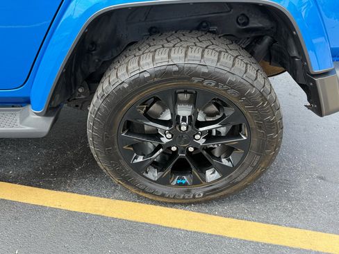 Used 2022 Jeep Wrangler Unlimited Sahara w/ Cold Weather Group image 12