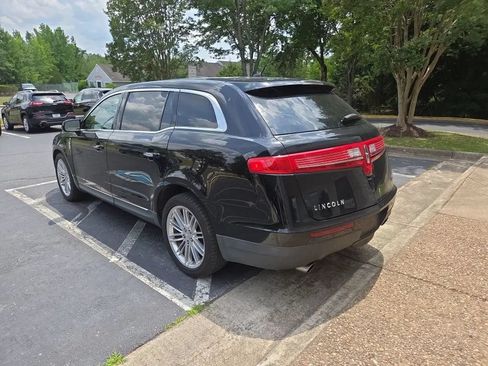 Used 2019 Lincoln MKT AWD image 2