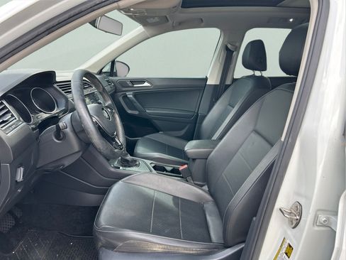 Used 2019 Volkswagen Tiguan SE w/ Panoramic Sunroof Package FWD image 9