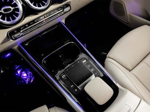 Used 2021 Mercedes-Benz GLB 250 w/ Premium Package image 23