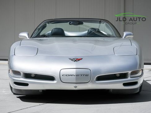 Used 2004 Chevrolet Corvette Convertible w/ Preferred Equipment Group RWD image 3