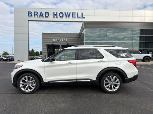 Used 2023 Ford Explorer Platinum w/ Technology Package AWD/4WD image 1