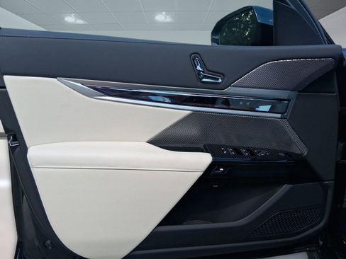 New 2026 BMW 750e xDrive image 11