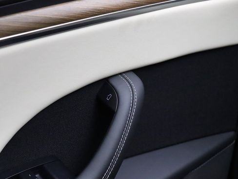 Used 2023 Tesla Model X image 51