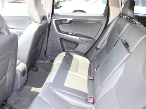Used 2016 Volvo XC60 T5 Premier image 19