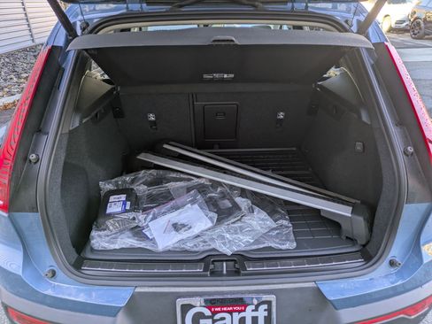 Used 2024 Volvo XC40 B5 Plus w/ Protection Package Premier image 30