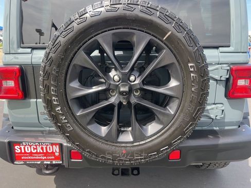 Used 2025 Jeep Wrangler Unlimited Sahara AWD/4WD image 43