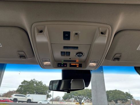 Used 2017 Cadillac Escalade ESV Luxury image 18