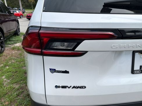 Used 2025 Toyota Grand Highlander AWD Hybrid image 11