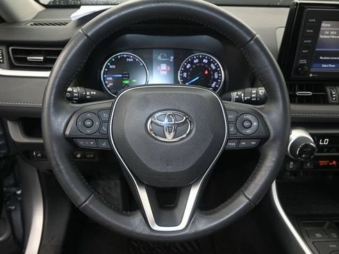 Used 2022 Toyota RAV4 XLE Premium AWD/4WD image 7