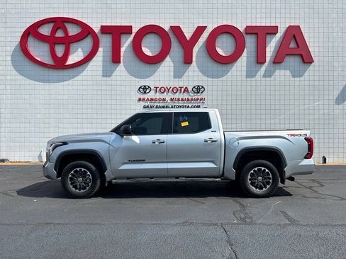 Used 2022 Toyota Tundra SR5 w/ TRD Off-Road Package AWD/4WD image 4