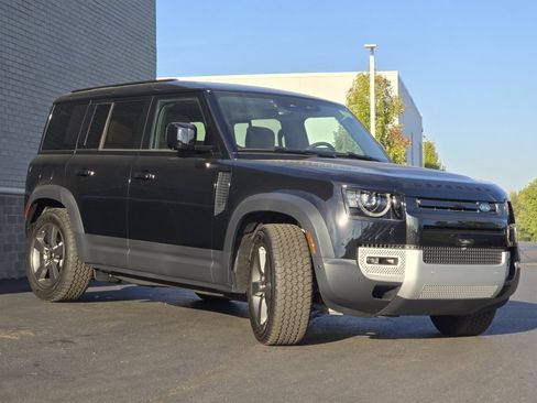 New 2025 Land Rover Defender 110 S image 27