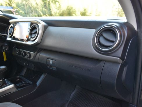 Used 2020 Toyota Tacoma SR5 image 21