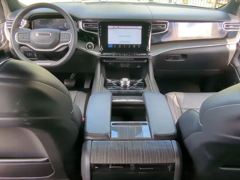 Used 2022 Jeep Wagoneer Series III w/ Flexible Seating Group image 14