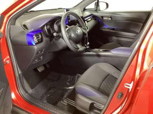 Used 2020 Toyota C-HR XLE FWD image 28