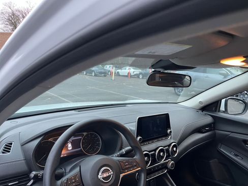 Used 2025 Nissan Sentra SV image 31