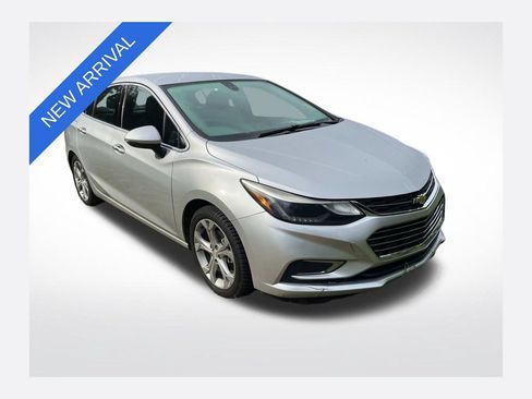 Used 2017 Chevrolet Cruze Premier FWD image 1