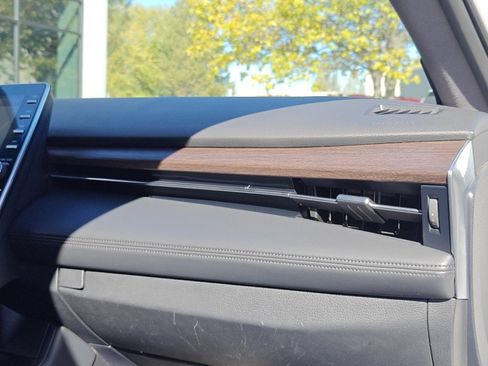 Used 2020 Toyota Avalon XLE image 30